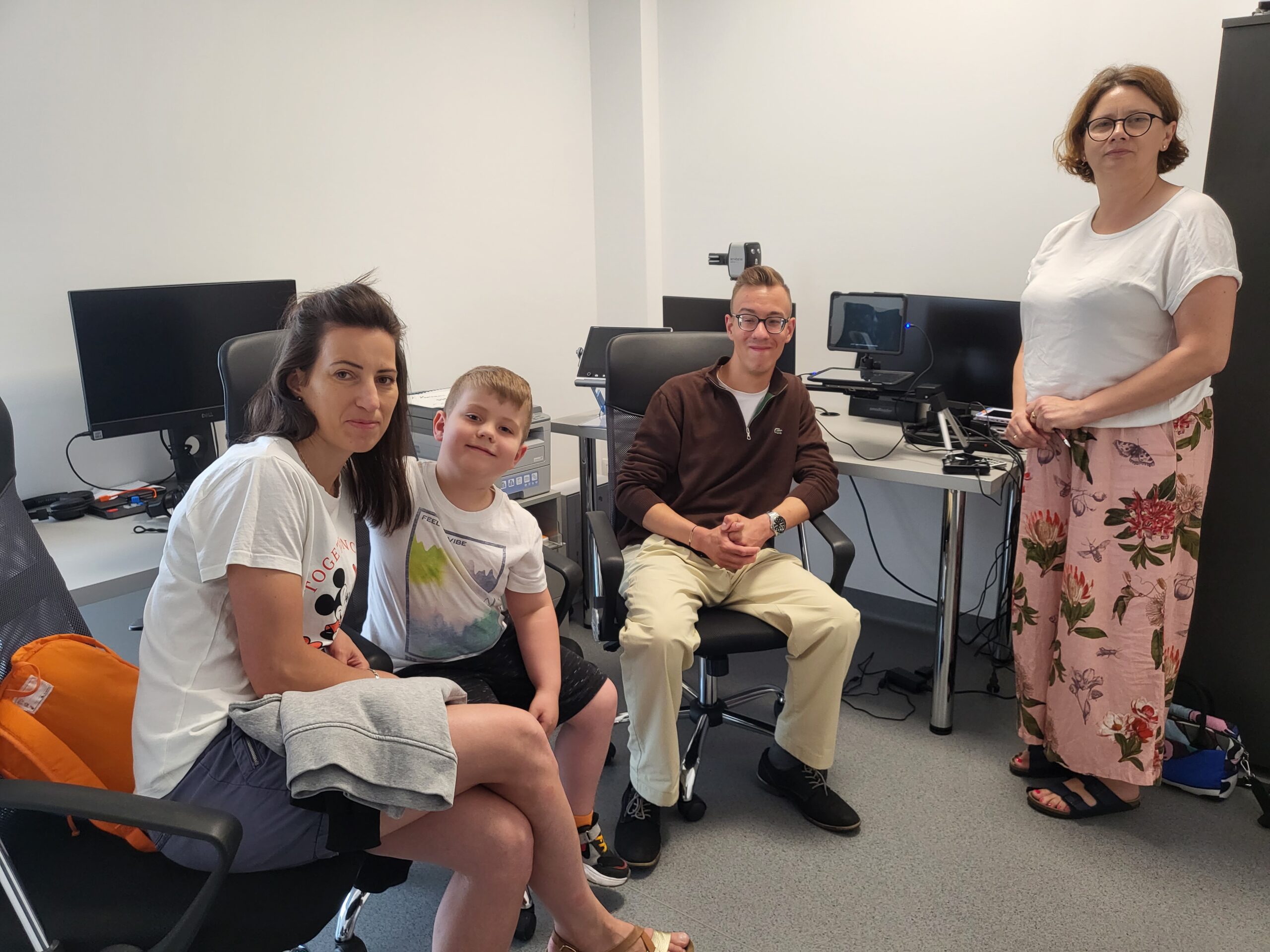 Jedna z grup osób testujących urządzenia.