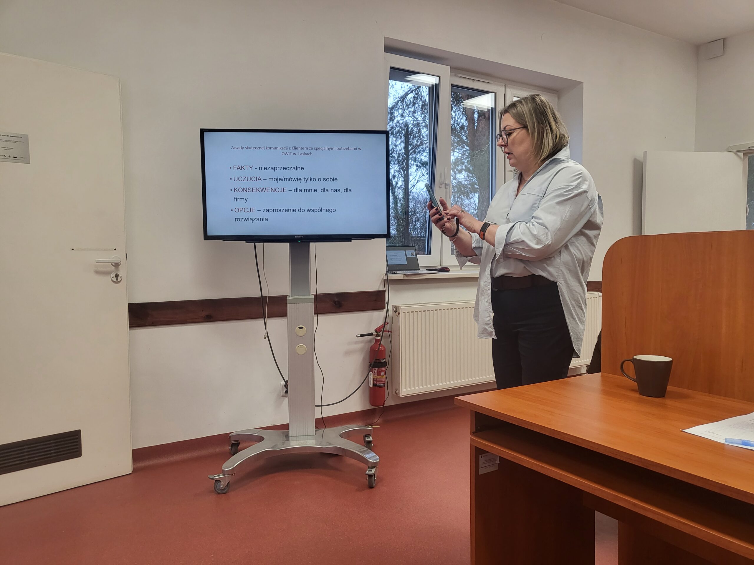 Wykładowca w trakcie szkolenia.