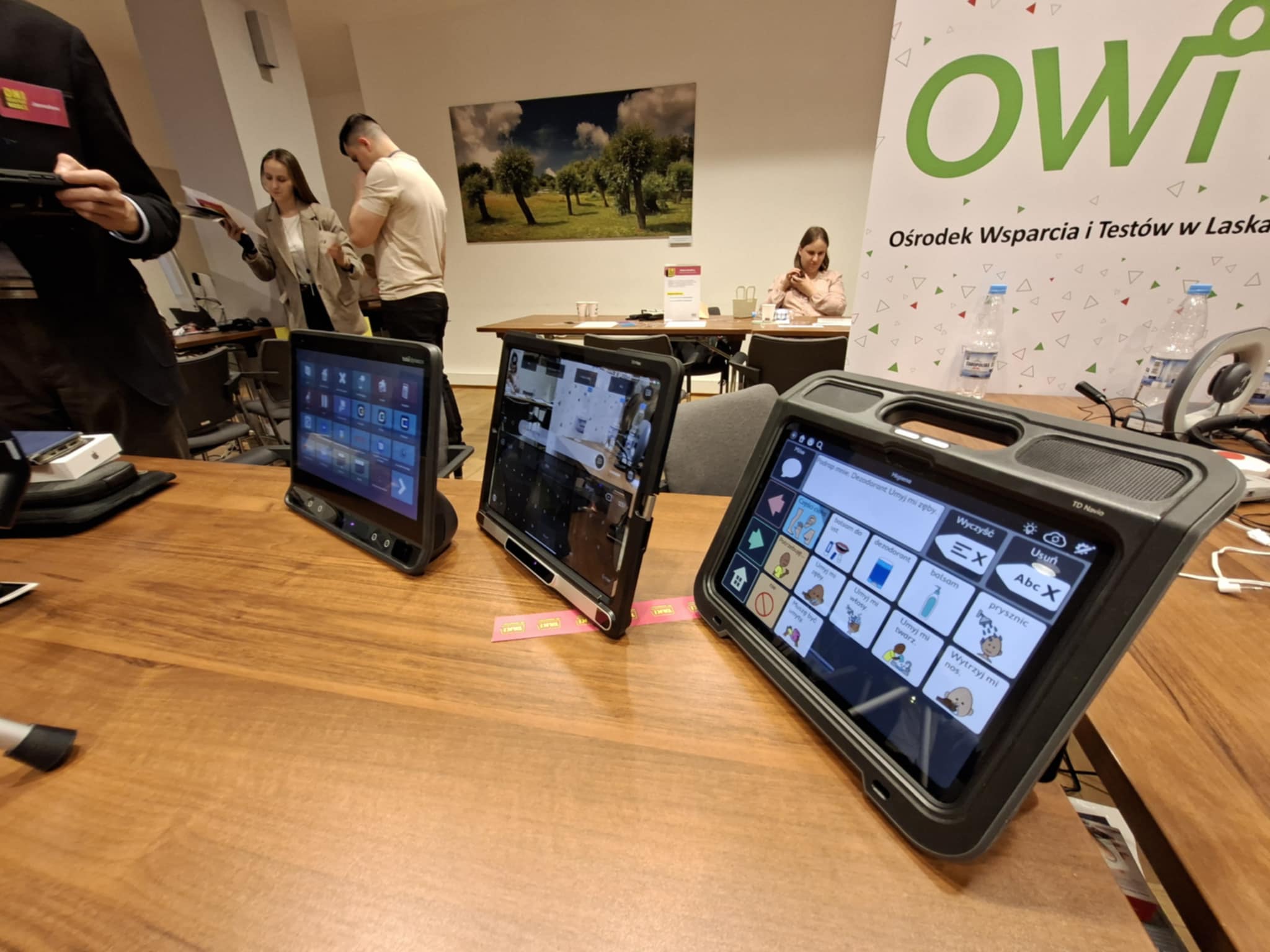 Powiększalniki stojące na biurku