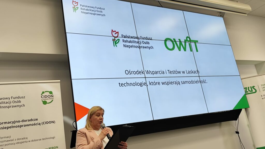 Przemawiąjąca Pani kierownik OWiT Laski